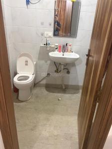 Bathroom Image of 1400 Sq.ft 2 BHK Builder Floor for rent in Sector 40 Gurgaon for Rs. 44000