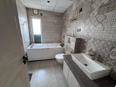 Bathroom Image of 1520 Sq.ft 3 BHK Apartment / Flat for sale in Mahagun Moderne, Sector 78 Noida for Rs. 20000000