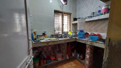 Kitchen Image of 850 Sq.ft 2 BHK Apartment / Flat for rent in Arun Vihar, Sector 37 Noida for Rs. 30000