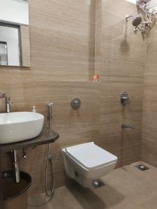 Common Bathroom Image of 900 Sq.ft 2 BHK Apartment / Flat for rent in Platinum Life, Andheri West Mumbai for Rs. 120000