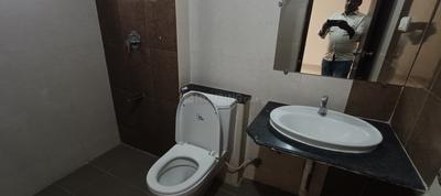 Bathroom Image of 1700 Sq.ft 3 BHK Apartment / Flat for rent in Saibaba Colony Coimbatore for Rs. 40000