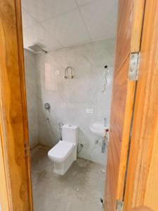 Bathroom Image of 1000 Sq.ft 2 BHK Apartment / Flat for sale in Sector 104 Noida for Rs. 4500000