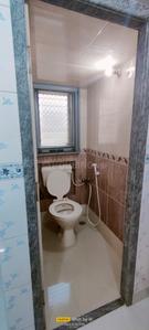 Bathroom Image of 850 Sq.ft 2 BHK Apartment / Flat for sale in Raheja Complex, Andheri West Mumbai for Rs. 30000000