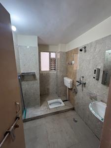 Bathroom Image of 1600 Sq.ft 3 BHK Apartment / Flat for rent in Shastripuram Agra for Rs. 20000