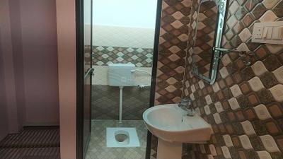 Bathroom Image of 800 Sq.ft 2 BHK Builder Floor for rent in Narayanpur Varanasi for Rs. 12000