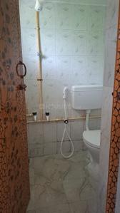 Bathroom Image of 1400 Sq.ft 2 BHK Builder Floor for rent in Kailasapuram Tiruchirappalli for Rs. 15000