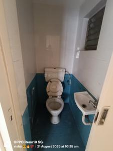 Bathroom Image of 650 Sq.ft 2 BHK Apartment / Flat for rent in Sion Koliwada Mumbai for Rs. 53000
