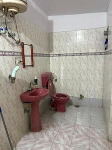 Bathroom Image of 1600 Sq.ft 2 BHK Builder Floor for rent in Indira Nagar Lucknow for Rs. 24000