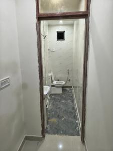 Bathroom Image of 550 Sq.ft 2 BHK Builder Floor for rent in Hastsal New Delhi for Rs. 10000