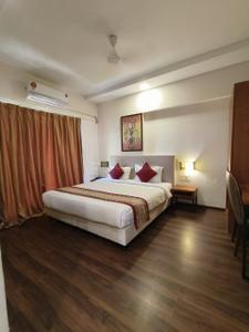 Bedroom Image of 710 Sq.ft 2 BHK Apartment / Flat for sale in Santacruz East Mumbai for Rs. 25000000
