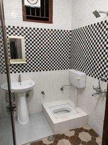 Bathroom Image of 810 Sq.ft 3 BHK Apartment / Flat for sale in Lord Krishna Apartment, Uttam Nagar New Delhi for Rs. 4000000