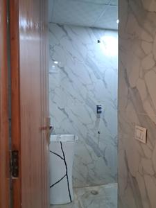 Common Bathroom Image of 1650 Sq.ft 3 BHK Apartment / Flat for sale in Sector 104 Noida for Rs. 8075000