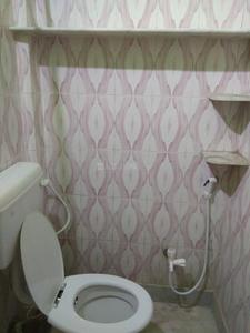 Bathroom Image of 520 Sq.ft 1 BHK Apartment / Flat for rent in Kasba Kolkata for Rs. 15000