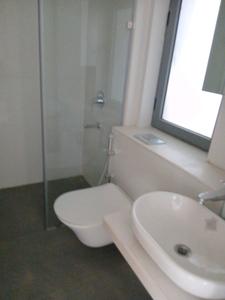 Common Bathroom Image of 3100 Sq.ft 4 BHK Apartment / Flat for sale in Andheri West Mumbai for Rs. 145000000
