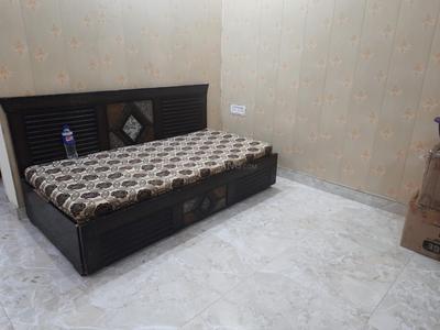 Bedroom Image of 800 Sq.ft 2 BHK Builder Floor for rent in Mayur Vihar Phase 1 New Delhi for Rs. 24000