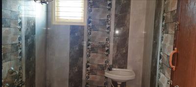 Bathroom Image of 700 Sq.ft 1 BHK Independent House for rent in Varanasi Bengaluru for Rs. 10000