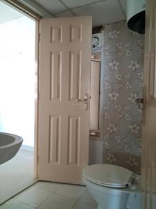 Common Bathroom Image of 1295 Sq.ft 3 BHK Apartment / Flat for sale in Supertech Cape Town, Sector 74 Noida for Rs. 14000000