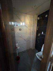 Bathroom Image of 600 Sq.ft 2 BHK Builder Floor for rent in Uttam Nagar New Delhi for Rs. 15000