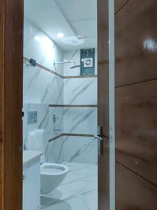 Common Bathroom One Image of 1700 Sq.ft 4 BHK Builder Floor for sale in Vaishali Ghaziabad for Rs. 19551000