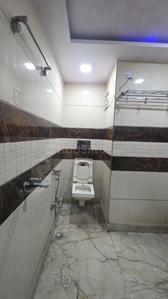 Bathroom Image of 700 Sq.ft 2 BHK Apartment / Flat for rent in Pitampura New Delhi for Rs. 29500