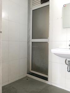Common Bathroom Image of 700 Sq.ft 2 BHK Apartment / Flat for rent in Kasarvadavali Thane for Rs. 27000