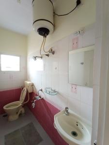 Bathroom Image of 700 Sq.ft 1 BHK Builder Floor for rent in Indira Nagar Bengaluru for Rs. 25500