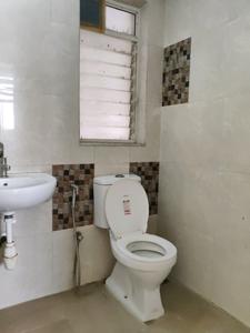 Common Bathroom Image of 750 Sq.ft 2 BHK Apartment / Flat for rent in Mahindra Happinest Kalyan, Bhiwandi Thane for Rs. 18000