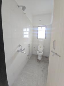 Bathroom Image of 850 Sq.ft 2 BHK Apartment / Flat for rent in Kumar Primavera B6, Wadgaon Sheri Pune for Rs. 35000