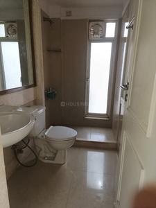 Bathroom Image of 950 Sq.ft 2 BHK Apartment / Flat for sale in Hiranandani Meadows, Thane West Thane for Rs. 20500000