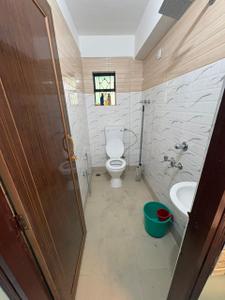 Bathroom Image of 700 Sq.ft 2 BHK Apartment / Flat for rent in Kasba Kolkata for Rs. 13000