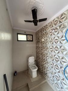 Bathroom Image of 450 Sq.ft 2 BHK Independent House for rent in Ashok Vihar New Delhi for Rs. 22000