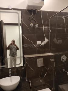 Bathroom Image of 2580 Sq.ft 4 BHK Builder Floor for rent in Sun City, Sector 54 Gurgaon for Rs. 85000
