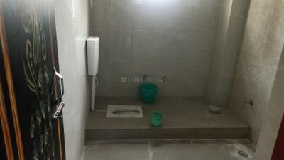 Bathroom Image of 850 Sq.ft 2 BHK Independent House for rent in Khemnichak Patna for Rs. 10000