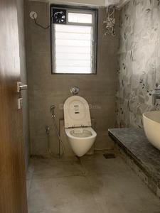 Bathroom Image of 840 Sq.ft 2 BHK Apartment / Flat for rent in Vile Parle East Mumbai for Rs. 80000