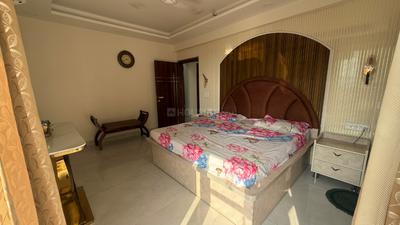 Bedroom Image of 1870 Sq.ft 3 BHK Apartment / Flat for sale in RG Luxury Homes Tower A F And M, Noida Extension Greater Noida for Rs. 15500000