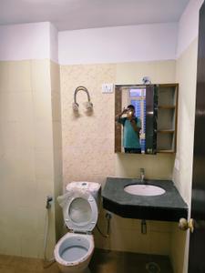 Bathroom Image of 1225 Sq.ft 2 BHK Apartment / Flat for rent in Today Ridge Residency, Bajidpur Noida for Rs. 24000