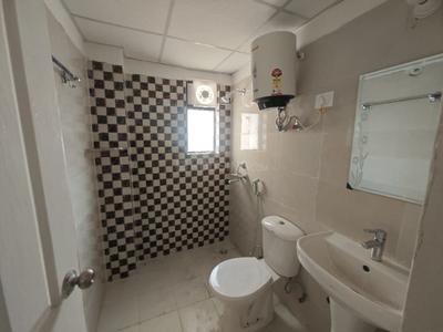 Bathroom Image of 1400 Sq.ft 3 BHK Independent House for rent in RG Luxury Homes Tower A F And M, Noida Extension Greater Noida for Rs. 27000