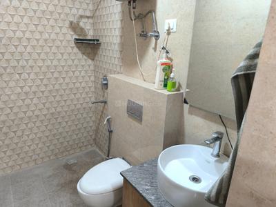 Bathroom Image of 900 Sq.ft 2 BHK Builder Floor for rent in Lajpat Nagar New Delhi for Rs. 75000