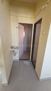 Bathroom Image of 555 Sq.ft 1 BHK Apartment / Flat for rent in Kandivali West Mumbai for Rs. 26000