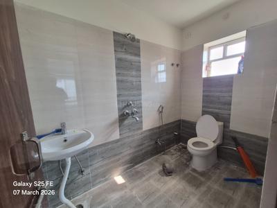Bathroom Image of 1500 Sq.ft 3 BHK Apartment / Flat for rent in Argora Ranchi for Rs. 16000