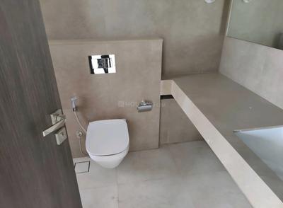 Bathroom Image of 2000 Sq.ft 5 BHK Apartment / Flat for rent in Piramal Aranya, Byculla Mumbai for Rs. 366000