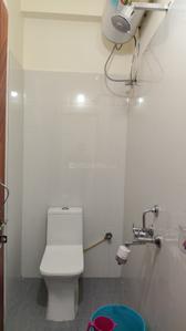 Bathroom Image of 600 Sq.ft 1 BHK Apartment / Flat for rent in Kondapur Hyderabad for Rs. 25000