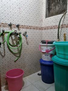 Common Bathroom Image of 700 Sq.ft 2 BHK Apartment / Flat for sale in LIG Apartment, Hastsal New Delhi for Rs. 6600000