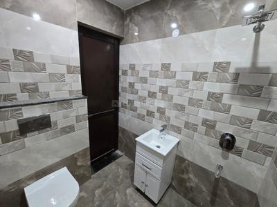 Bathroom Image of 980 Sq.ft 3 BHK Apartment / Flat for rent in Skycity City Heart Luxury Affordable Homes, Kharar Mohali for Rs. 20000