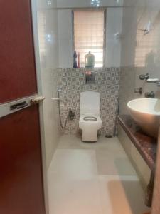 Bathroom Image of 1904 Sq.ft 4 BHK Villa for sale in Chembur Mumbai for Rs. 54000000