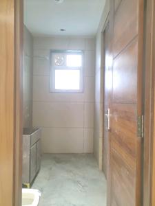 Common Bathroom Image of 2000 Sq.ft 4 BHK Builder Floor for sale in Green Field Colony Faridabad for Rs. 18300000