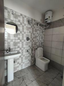 Bathroom Image of 550 Sq.ft 1 BHK Apartment / Flat for rent in Indira Nagar Bengaluru for Rs. 35000