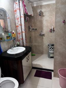 Bathroom Image of 1785 Sq.ft 3 BHK Apartment / Flat for rent in Pandav Nagar Ghaziabad for Rs. 25000