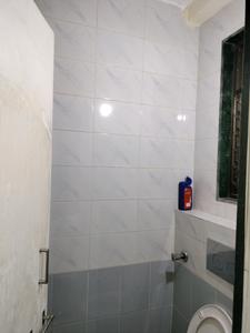Common Bathroom One Image of 600 Sq.ft 1 BHK Apartment / Flat for rent in Bharat Vihar New Delhi for Rs. 27000
