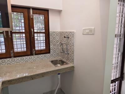 Kitchen Image of 2000 Sq.ft 3 BHK Builder Floor for rent in Indira Nagar Lucknow for Rs. 25000
